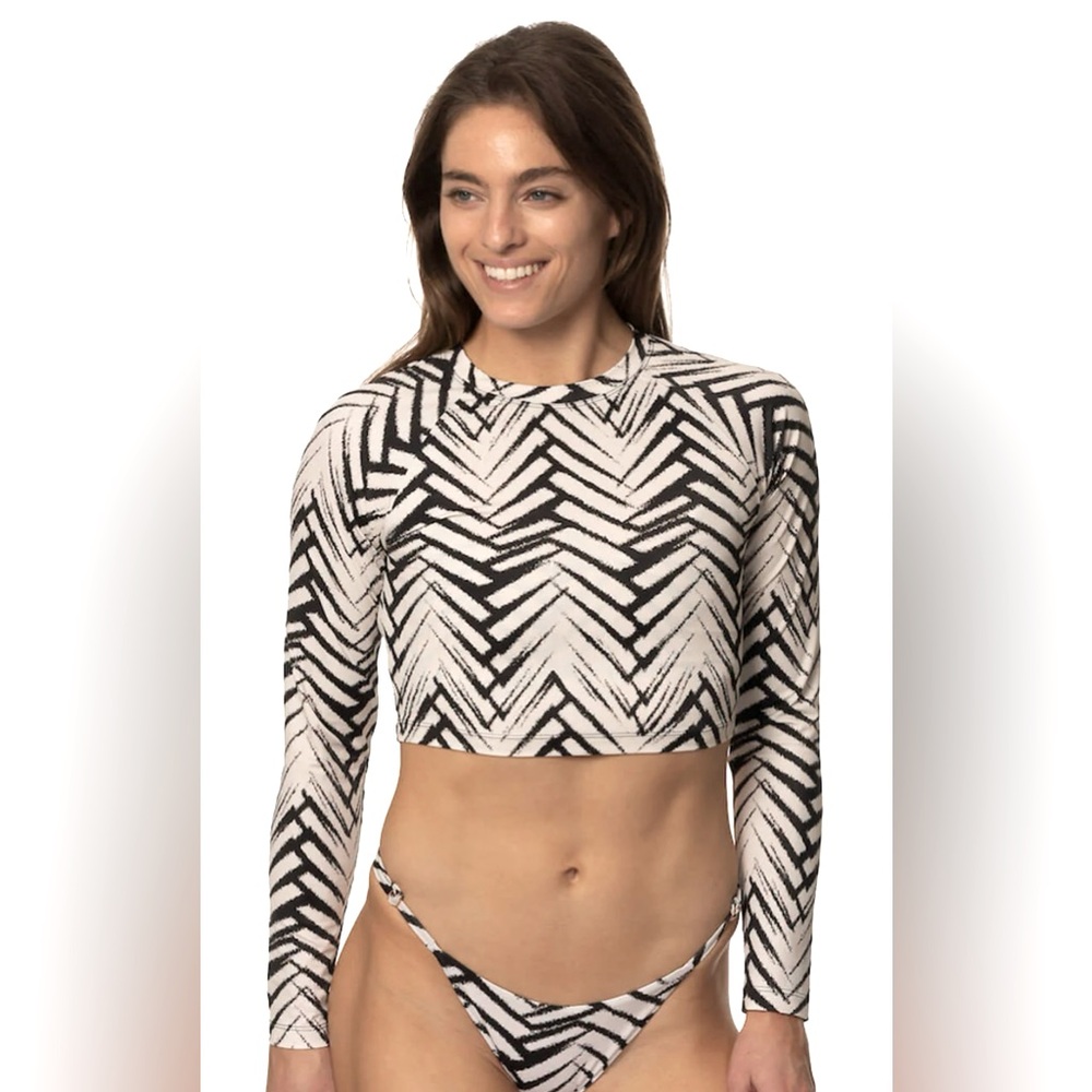 Jolyn Moana long sleeved crop rashie